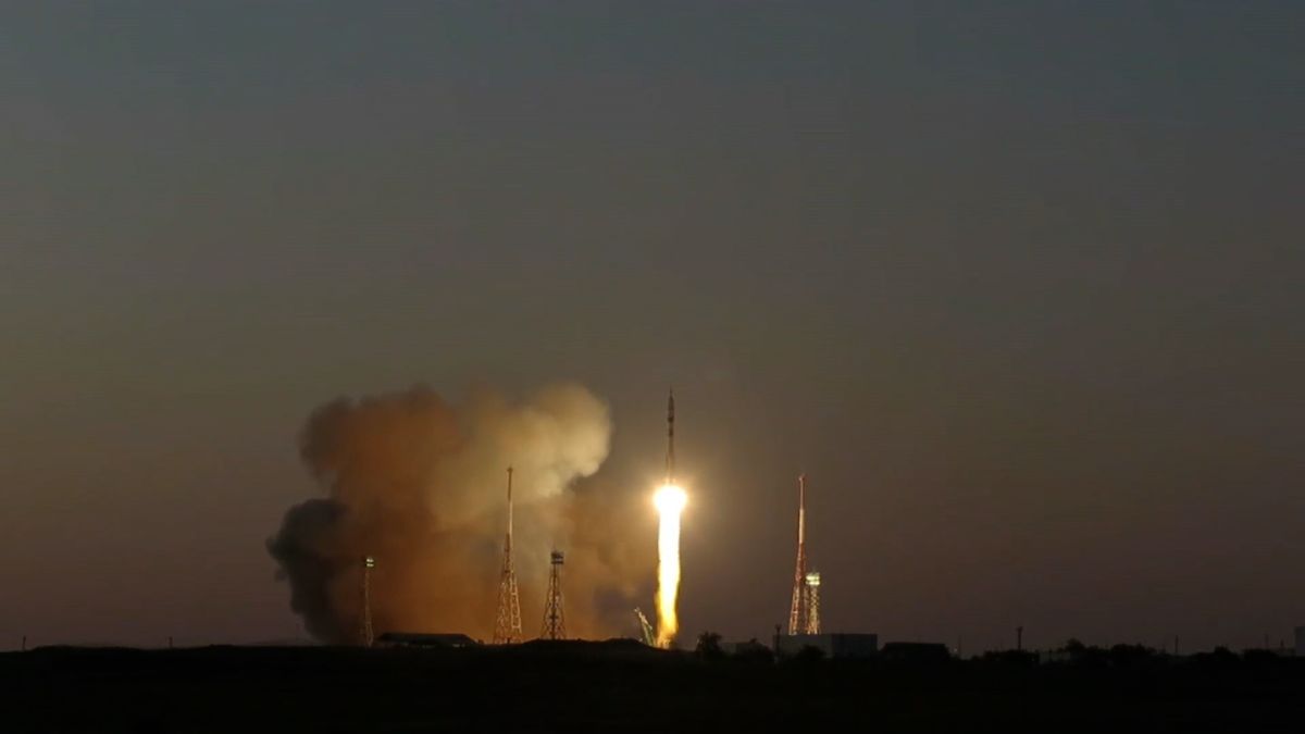 Rusové zřejmě zůstanou na ISS do roku 2028. Nyní tam dopravili i jednoho Američana